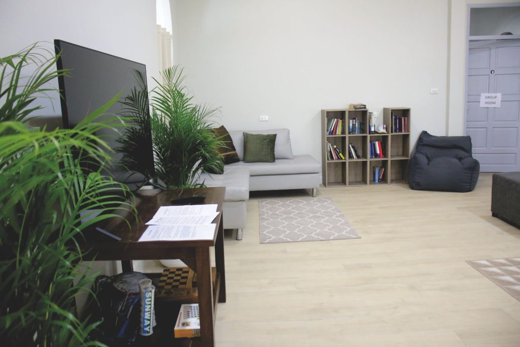 Spacious group room for patients of alcohol rehab clinic